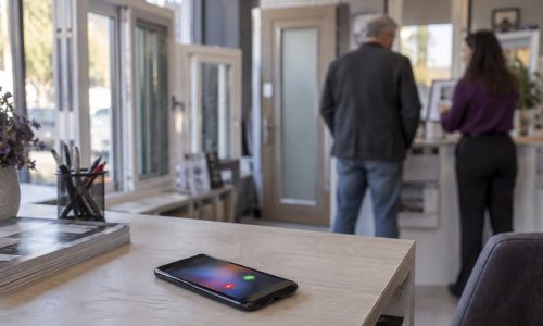 Защо запитването за дограма се губи в първите две минути